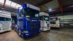 20251019-Tom-Holding-00346